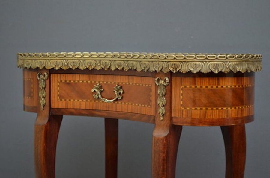 ATTRACTIVE CONTINENTAL OCCASIONAL TABLE - Image 4