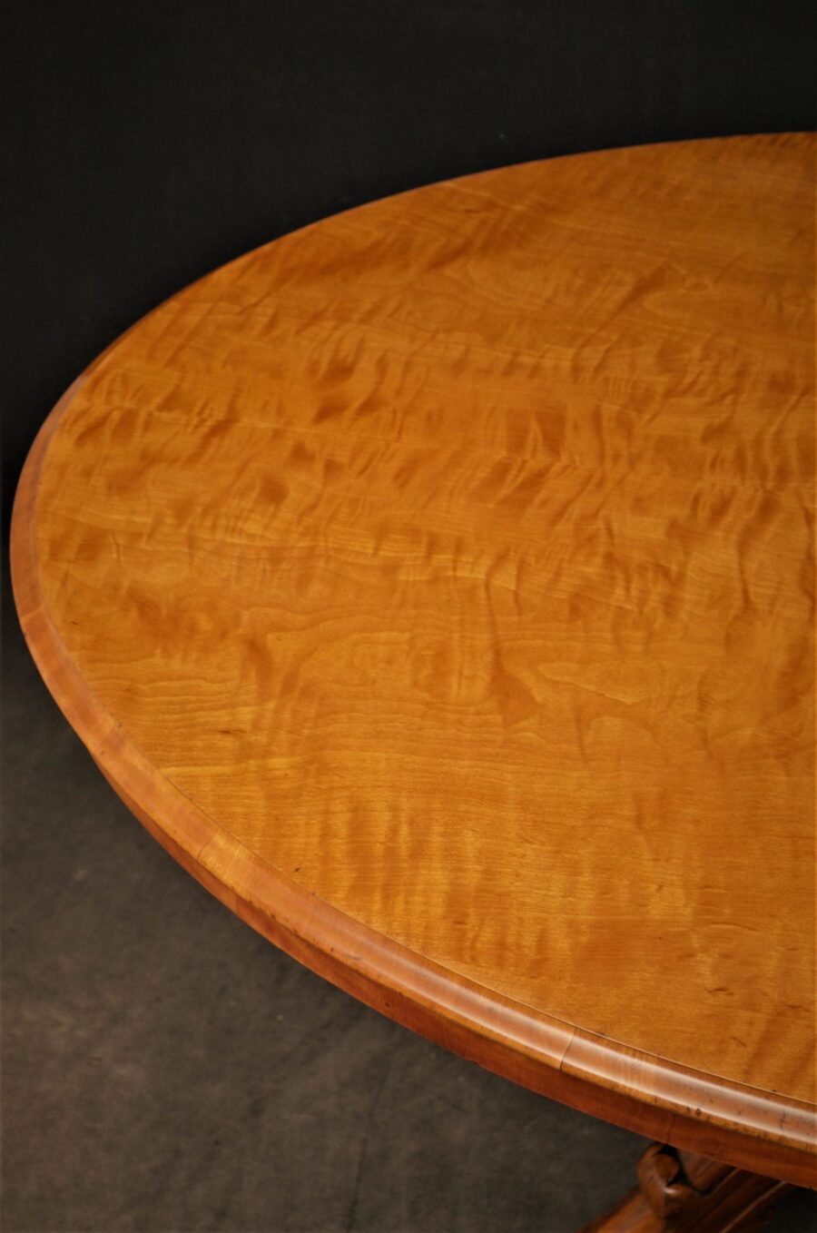 Rare Victorian Satinwood Centre Table / Dining Table - Image 4