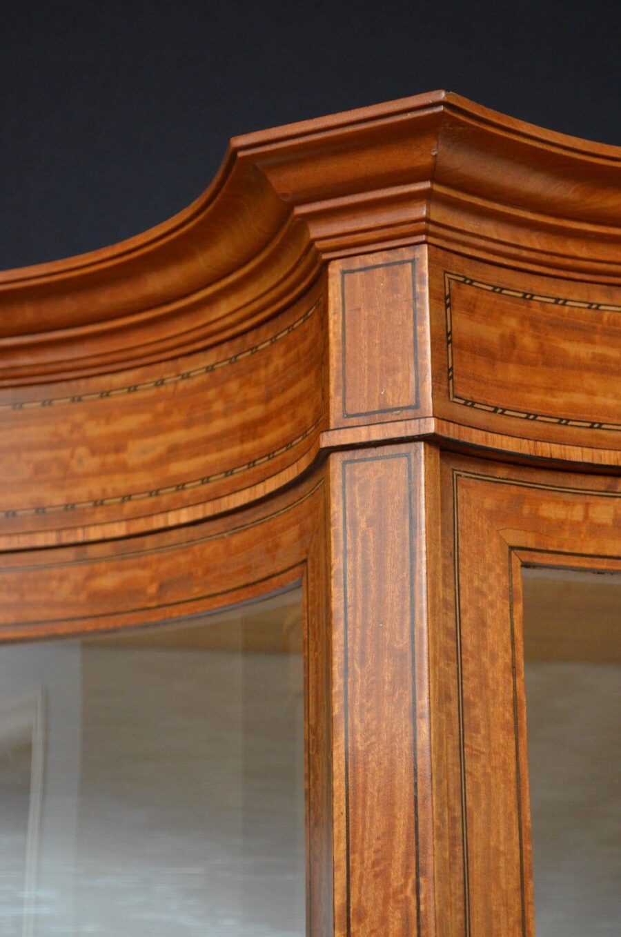 Victorian Satinwood Serpentine Display Cabinet - Image 5