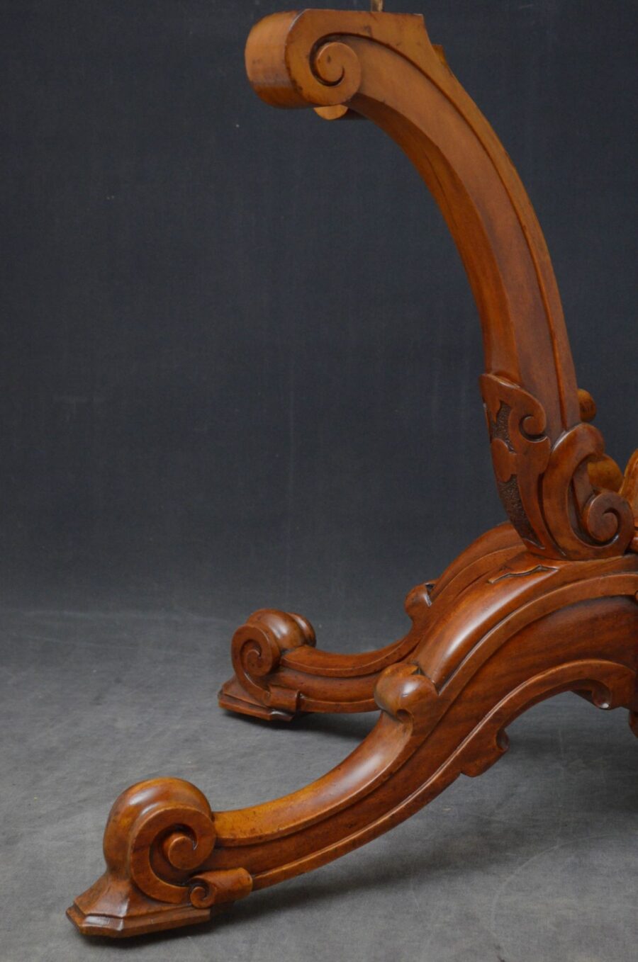 Rare Victorian Satinwood Centre Table / Dining Table - Image 9