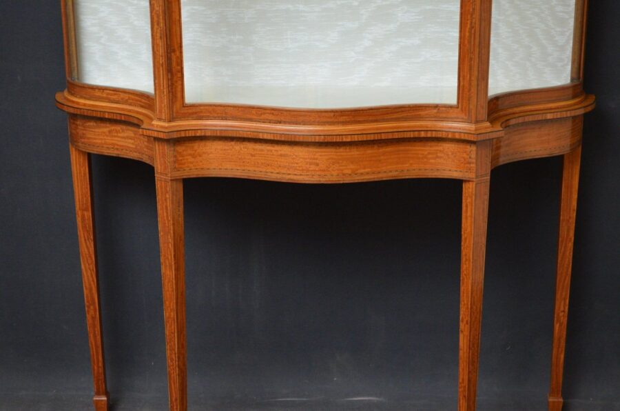Victorian Satinwood Serpentine Display Cabinet - Image 10