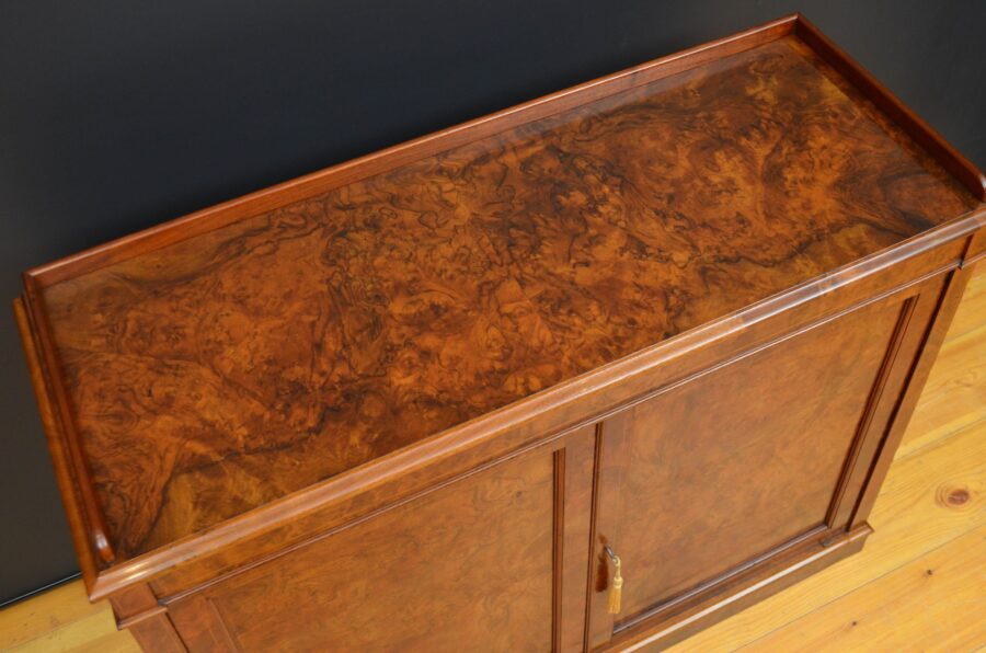 Superb English Victorian Chiffonier in Walnut - Image 4