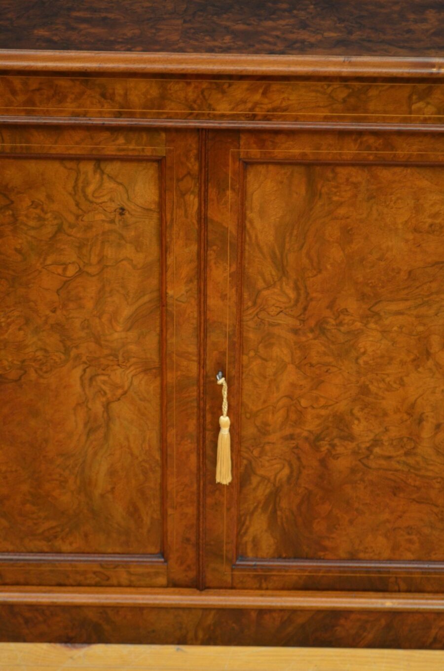 Superb English Victorian Chiffonier in Walnut - Image 7