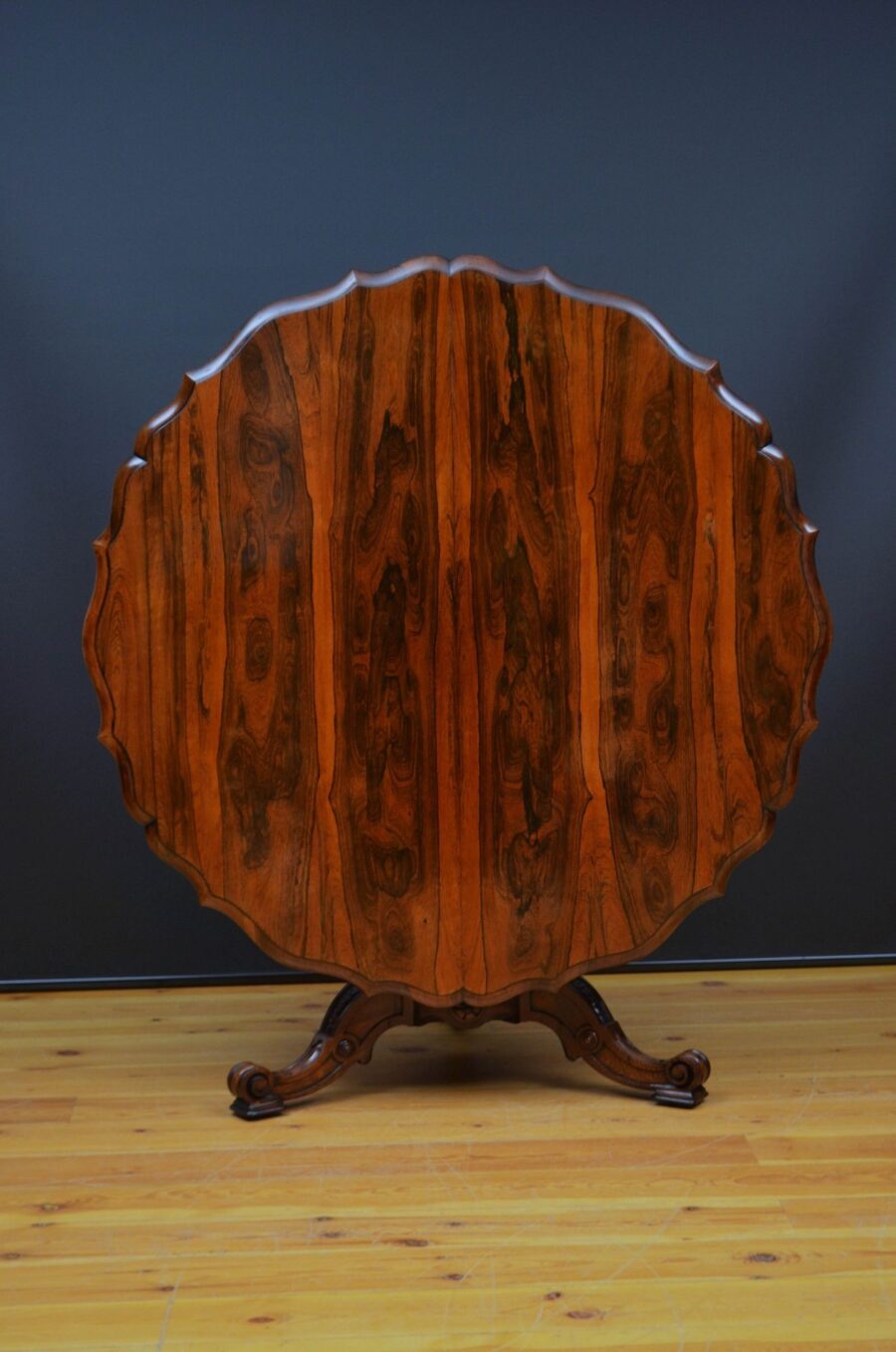 Victorian Rosewood Dining / Centre Table in The Manner of Robert Strahan & Co