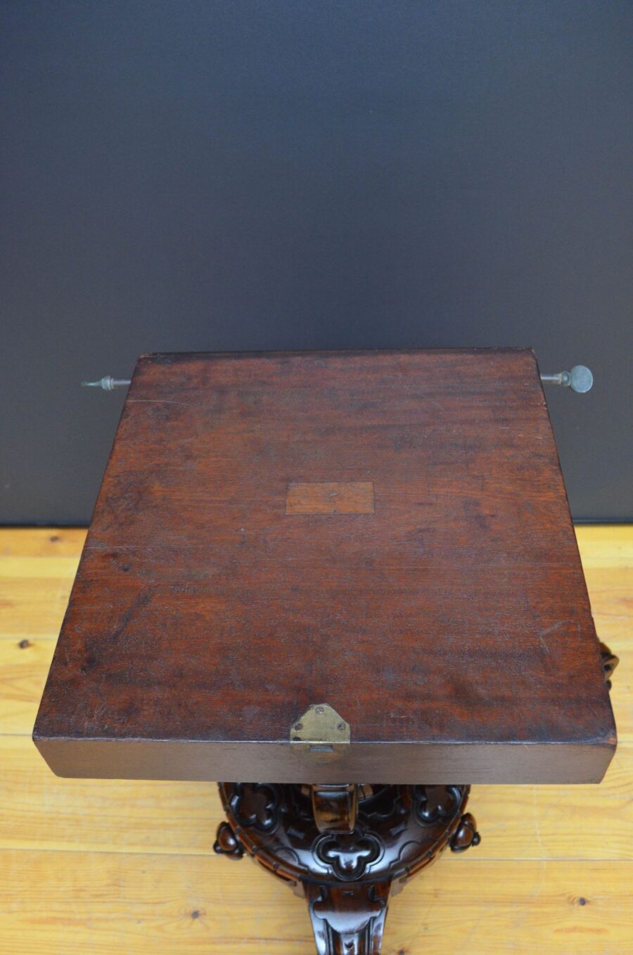 Victorian Rosewood Dining / Centre Table in The Manner of Robert Strahan & Co - Image 12