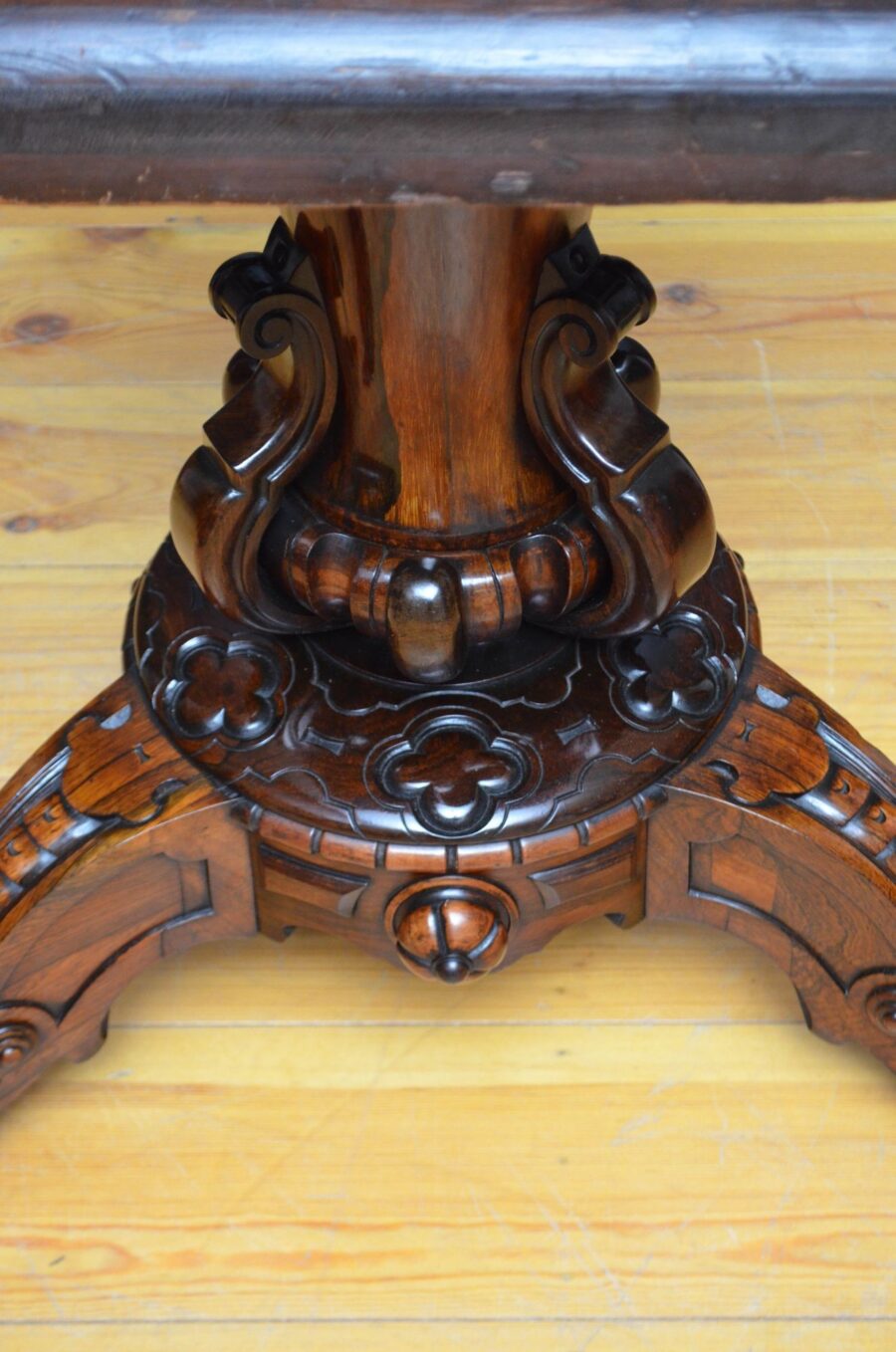 Victorian Rosewood Dining / Centre Table in The Manner of Robert Strahan & Co - Image 15