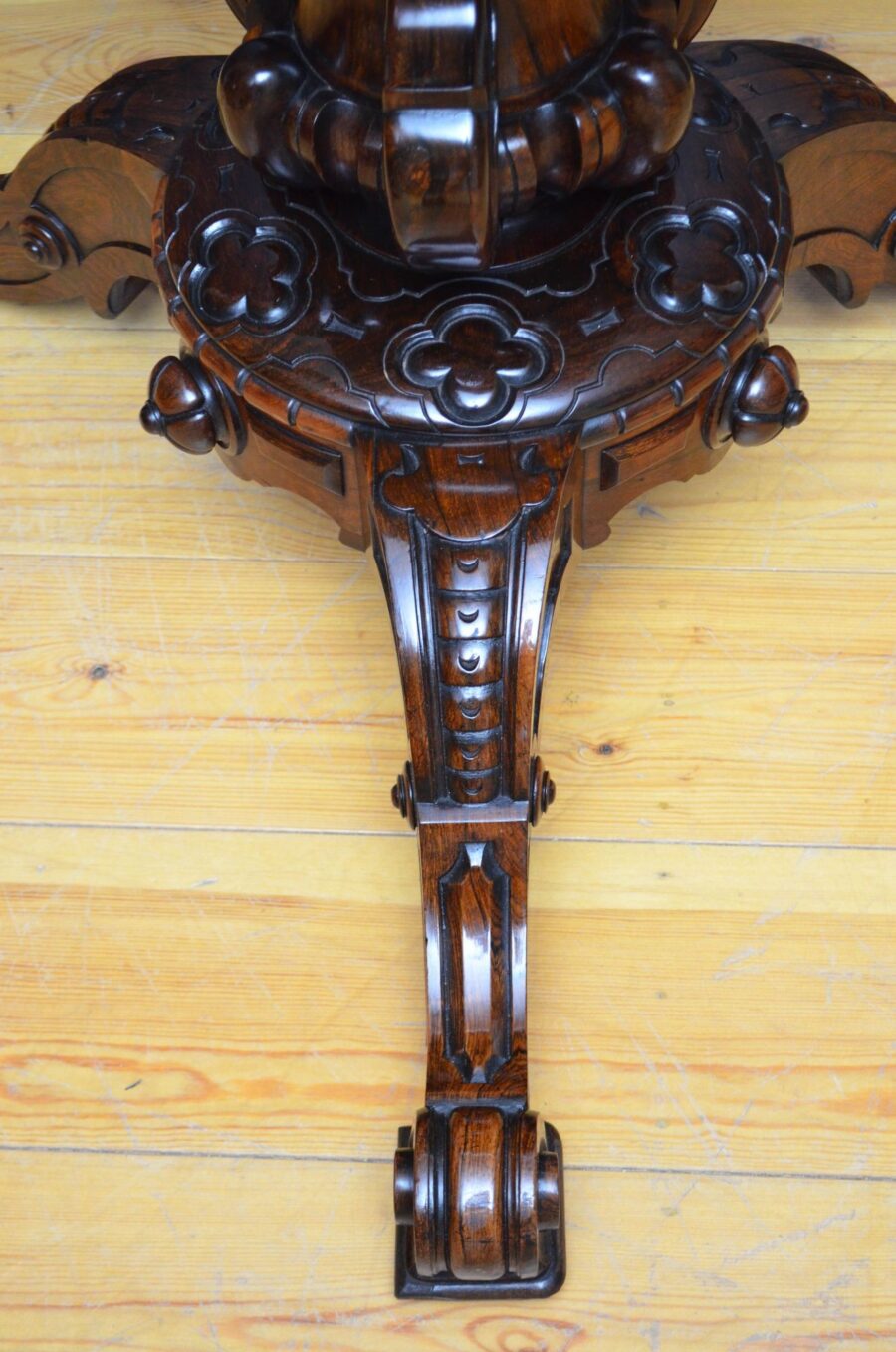 Victorian Rosewood Dining / Centre Table in The Manner of Robert Strahan & Co - Image 18