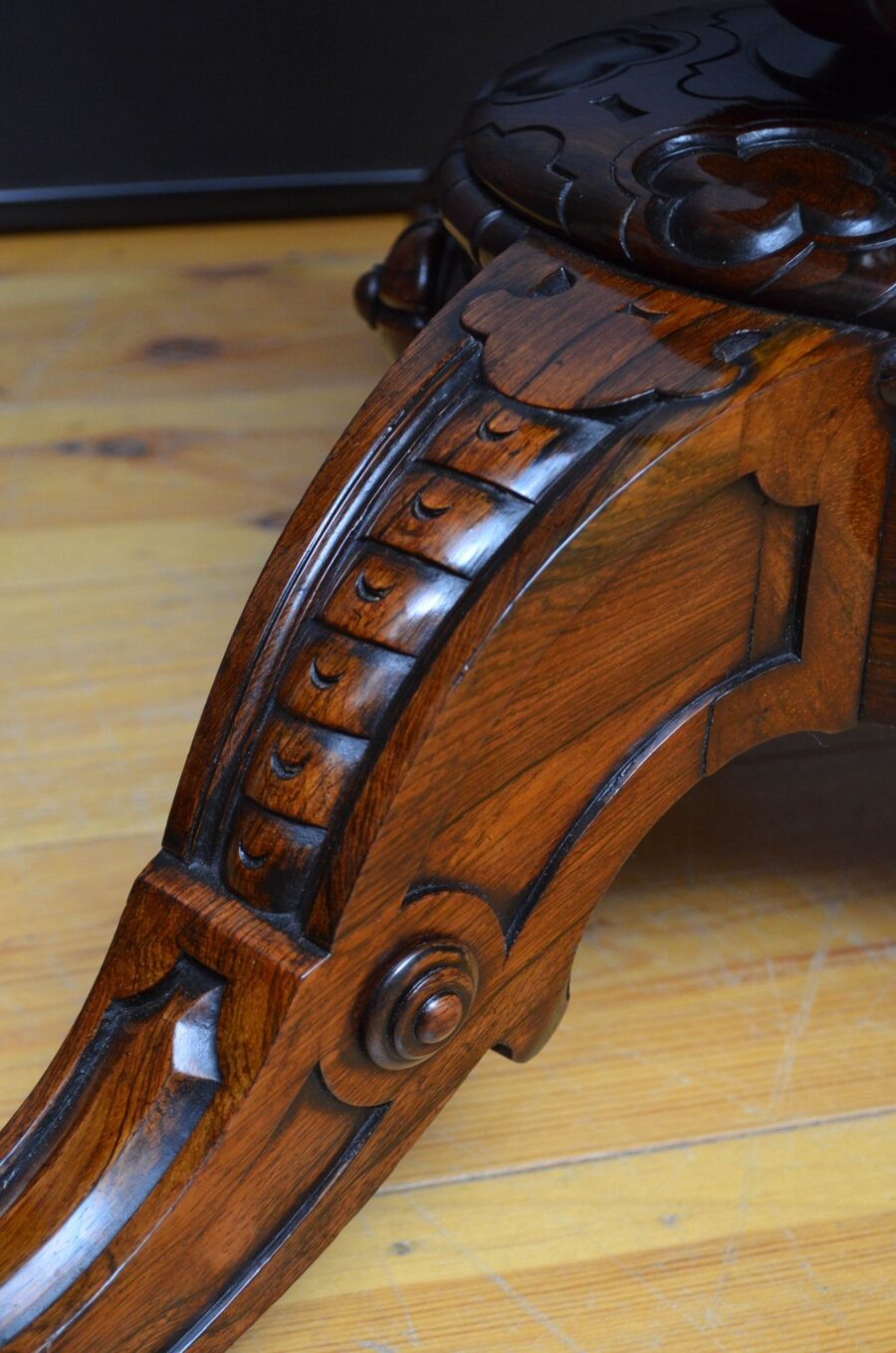 Victorian Rosewood Dining / Centre Table in The Manner of Robert Strahan & Co - Image 19