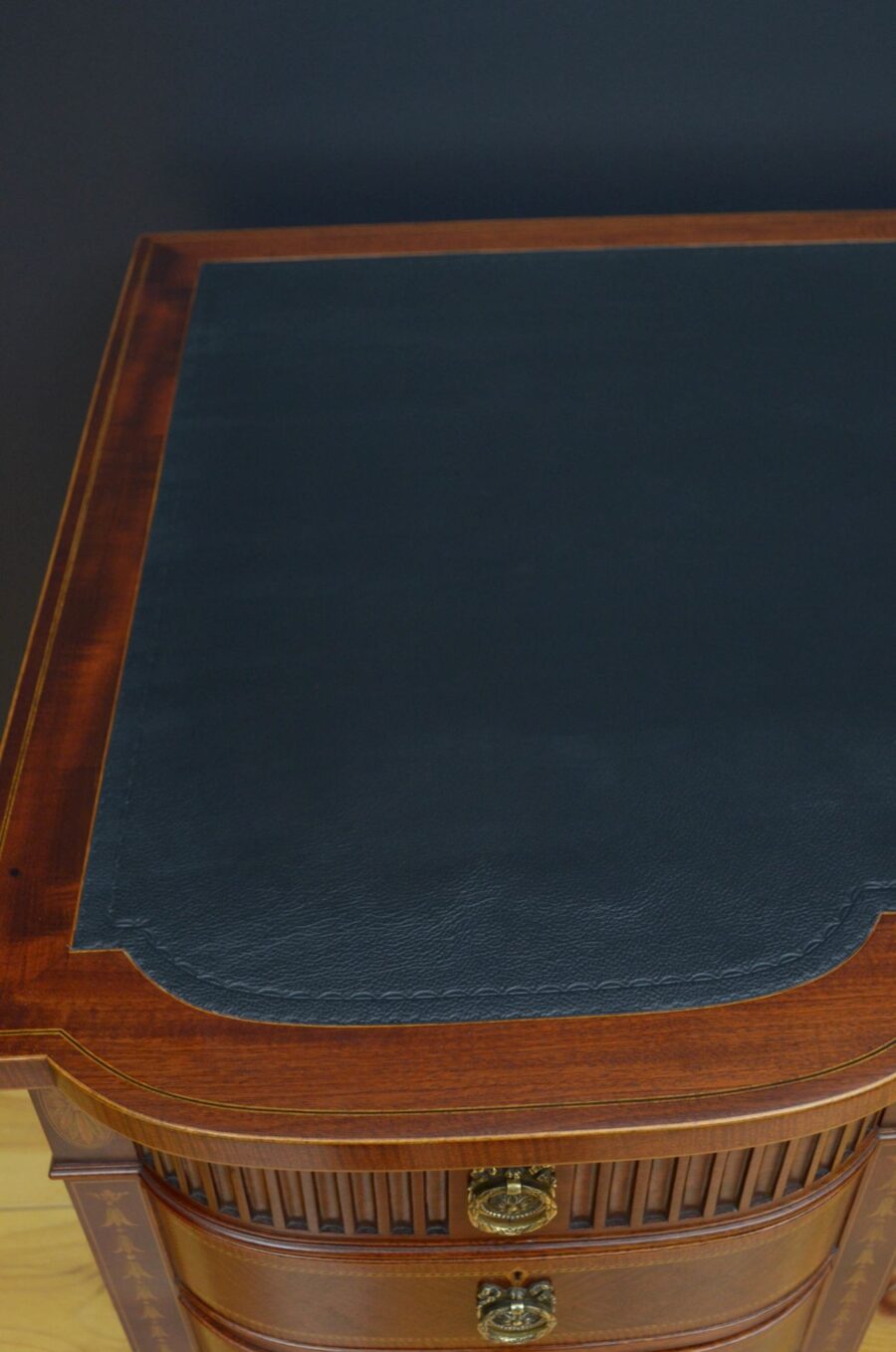 Superb Late Victorian Adams Style Mahogany Desk - Image 5