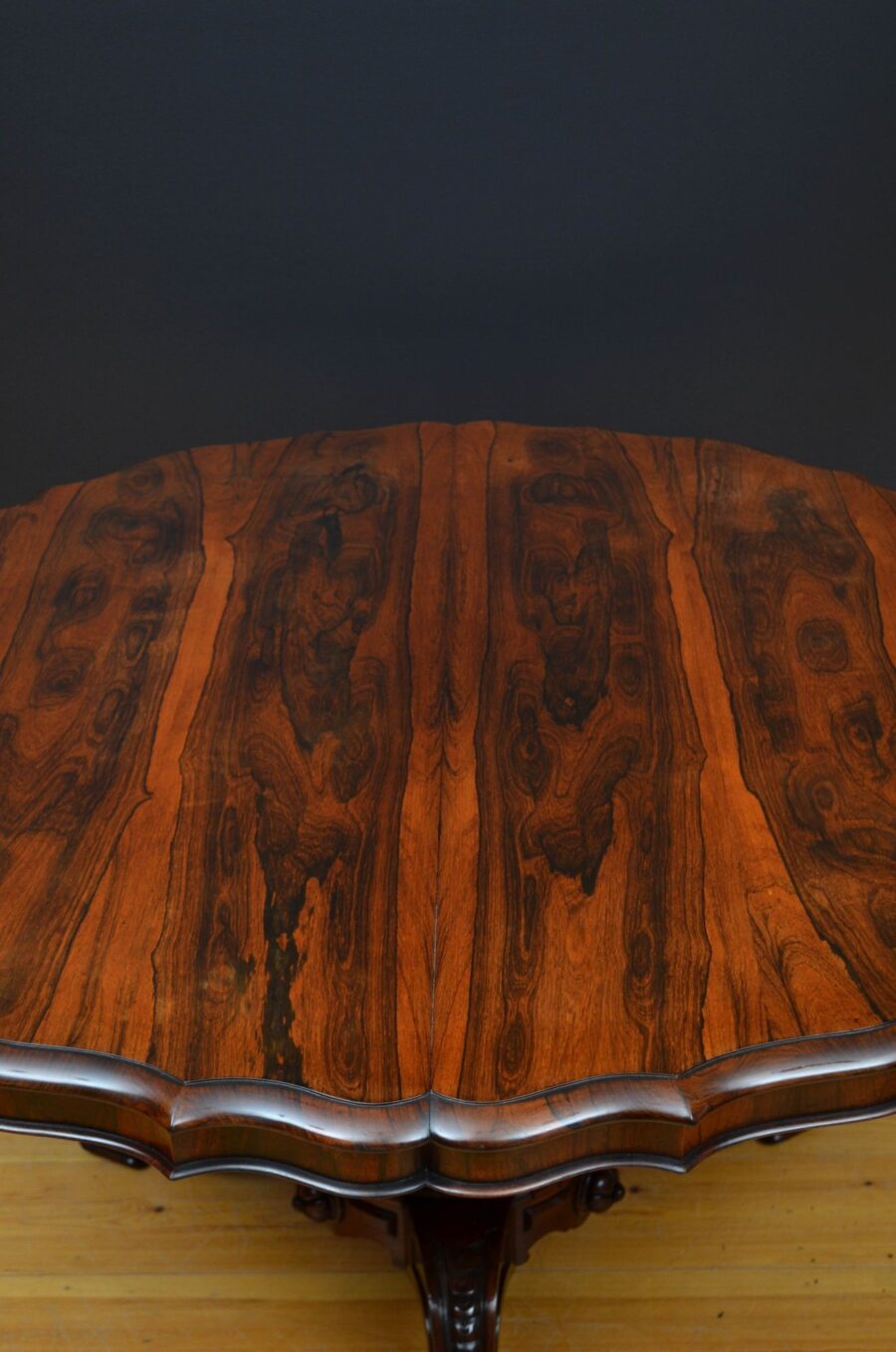 Victorian Rosewood Dining / Centre Table in The Manner of Robert Strahan & Co - Image 6