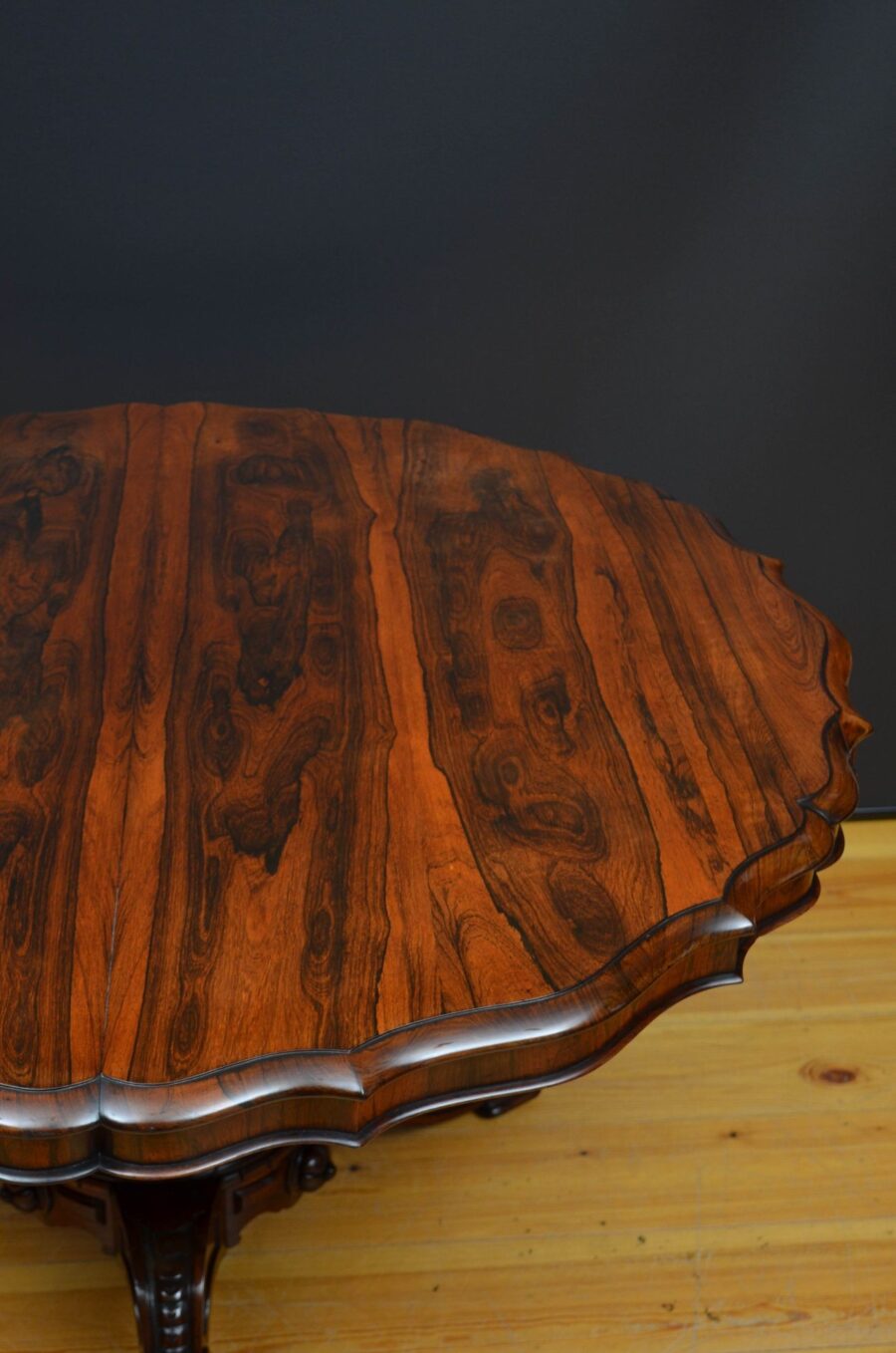 Victorian Rosewood Dining / Centre Table in The Manner of Robert Strahan & Co - Image 7