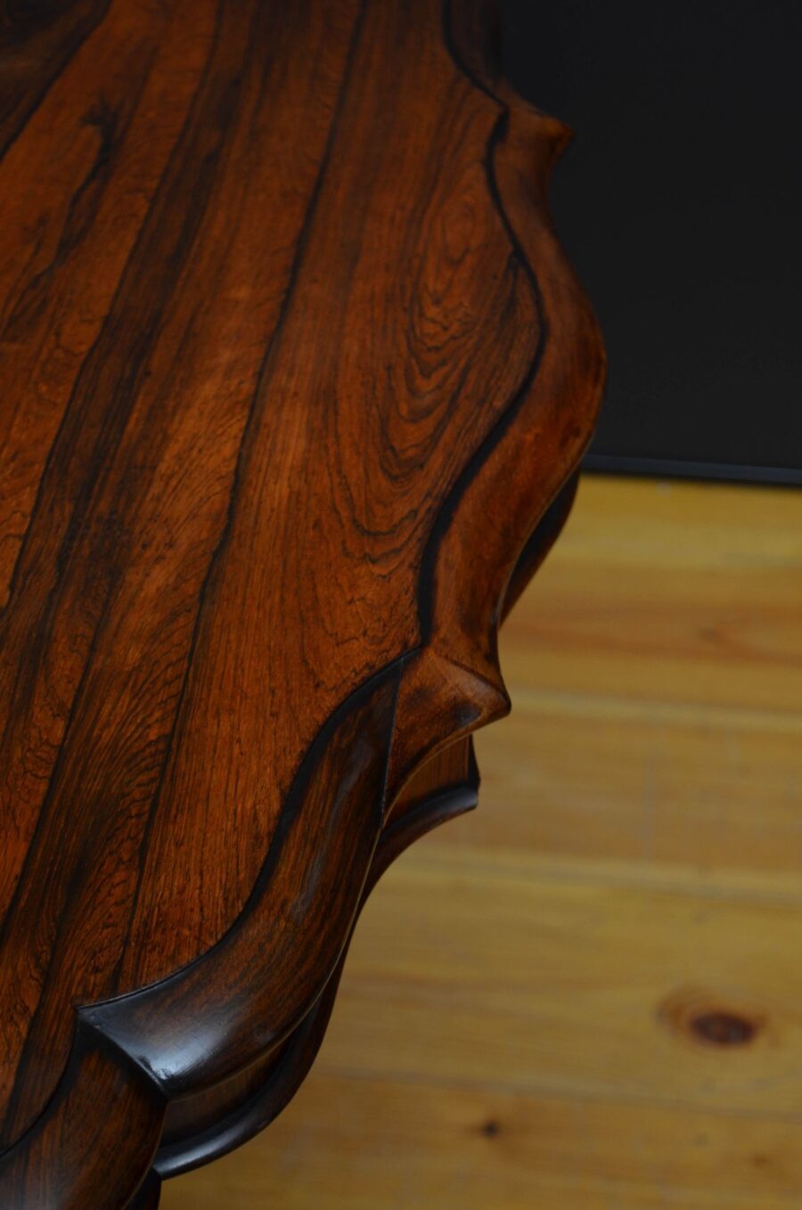 Victorian Rosewood Dining / Centre Table in The Manner of Robert Strahan & Co - Image 10