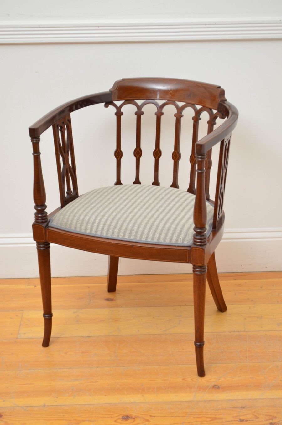 Edwardian Mahogany Tub Chair