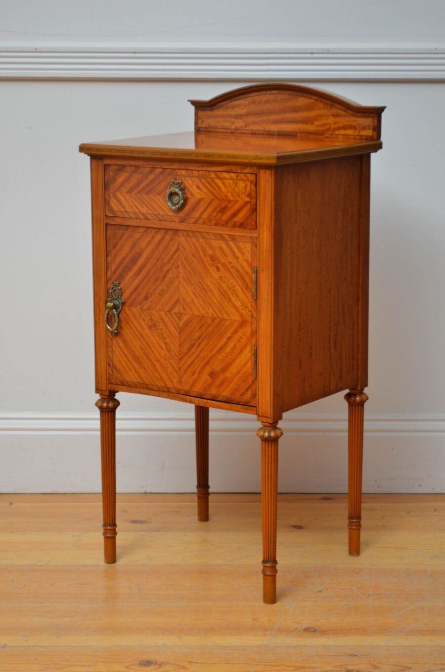 Two Edwardian Satinwood Bedside Cabinets Bedside Cupboards - Image 15