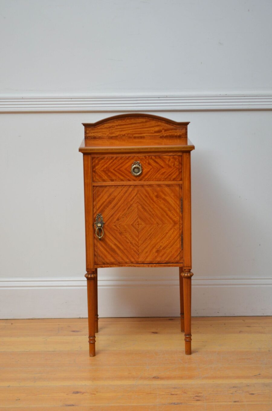 Two Edwardian Satinwood Bedside Cabinets Bedside Cupboards - Image 16