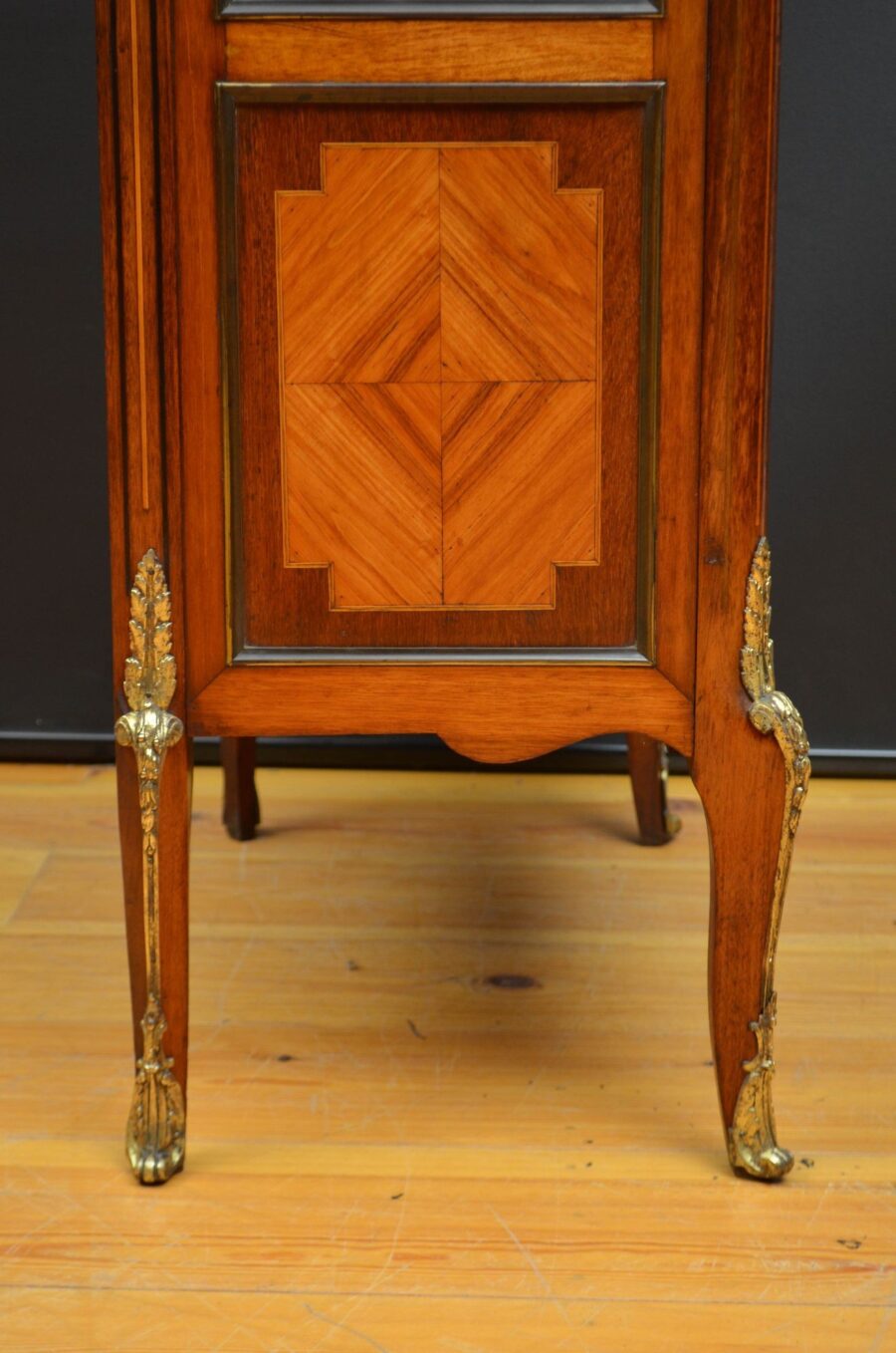 Fine Turn of The Century Vitrine - Image 18
