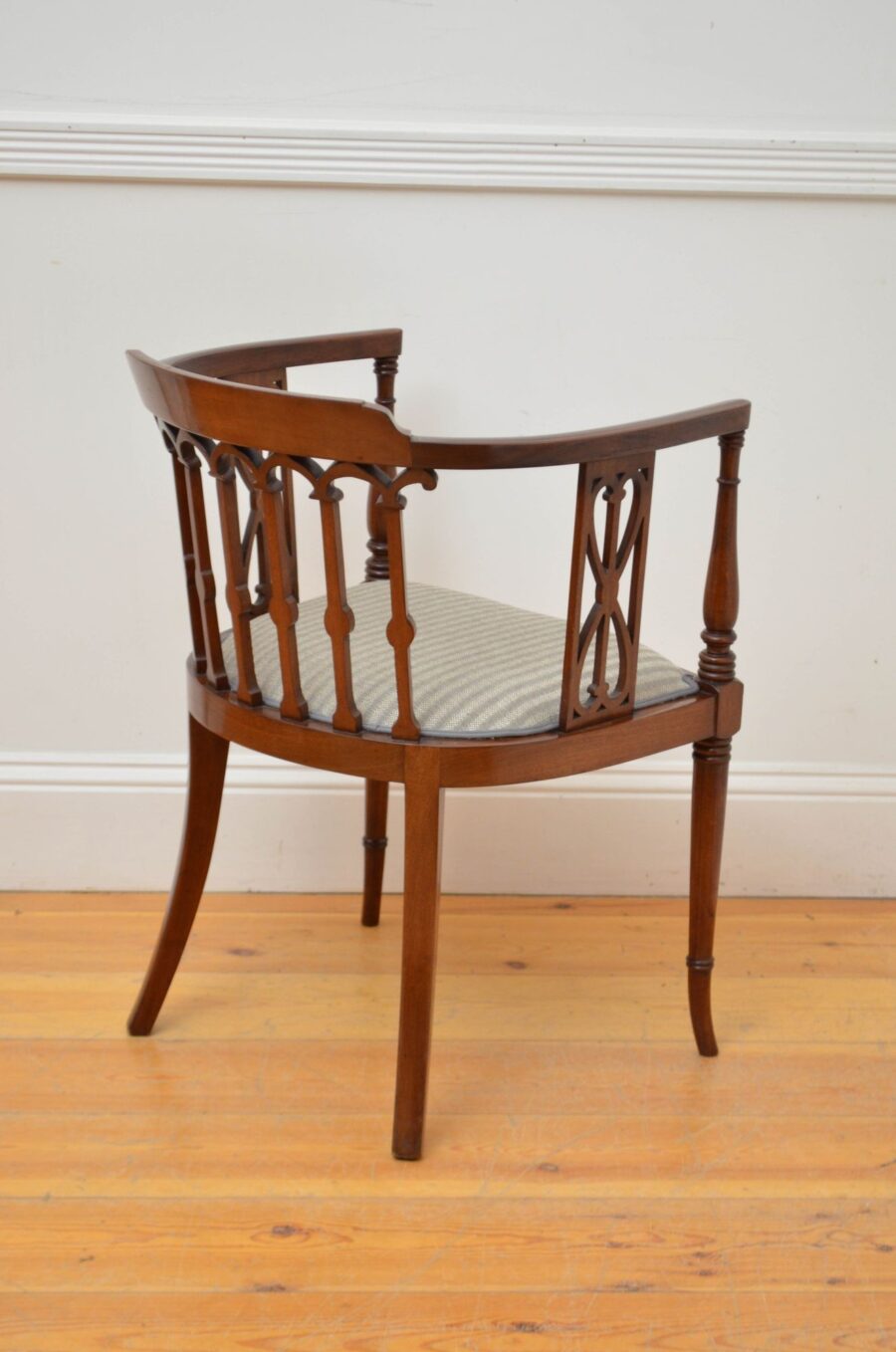 Edwardian Mahogany Tub Chair - Image 4