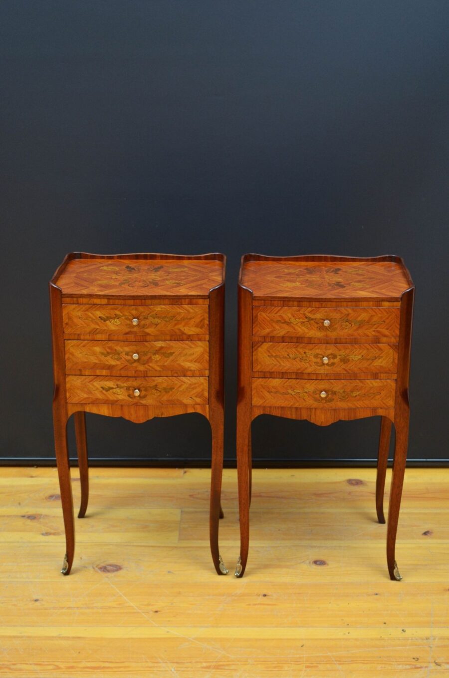 Pair of Tulipwood Bedside Chests / Bedside Cabinets