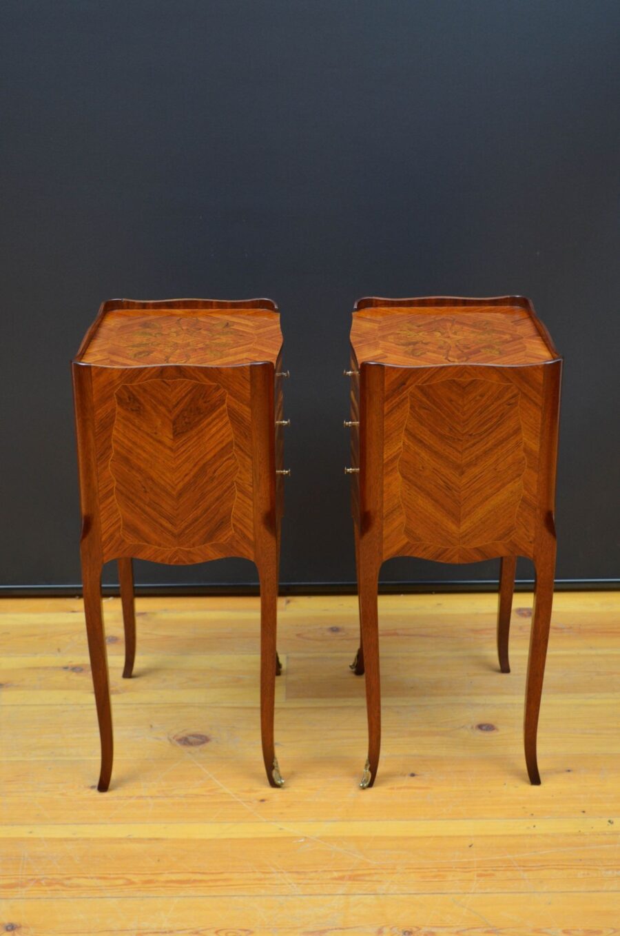 Pair of Tulipwood Bedside Chests / Bedside Cabinets - Image 12