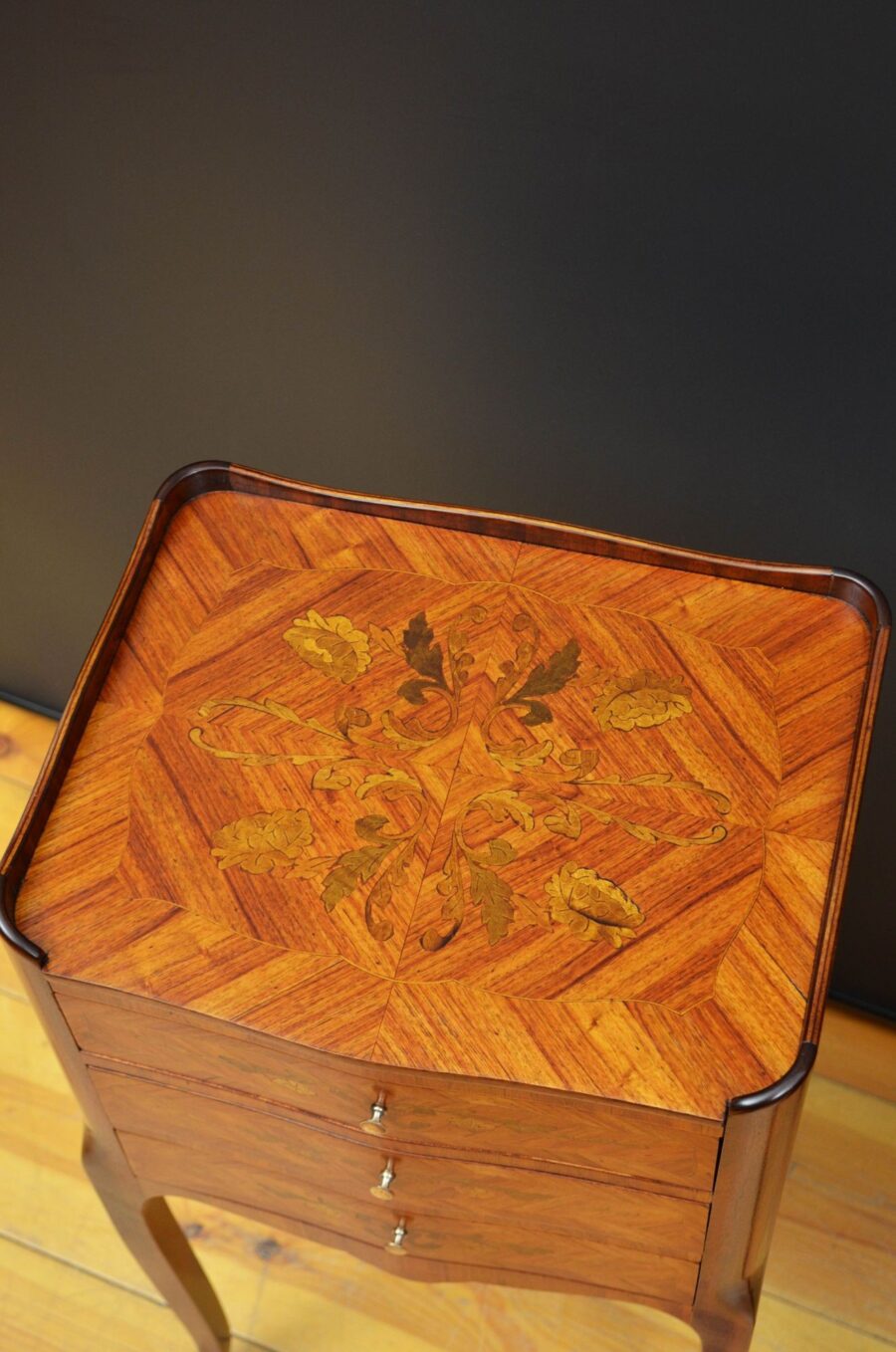 Pair of Tulipwood Bedside Chests / Bedside Cabinets - Image 4