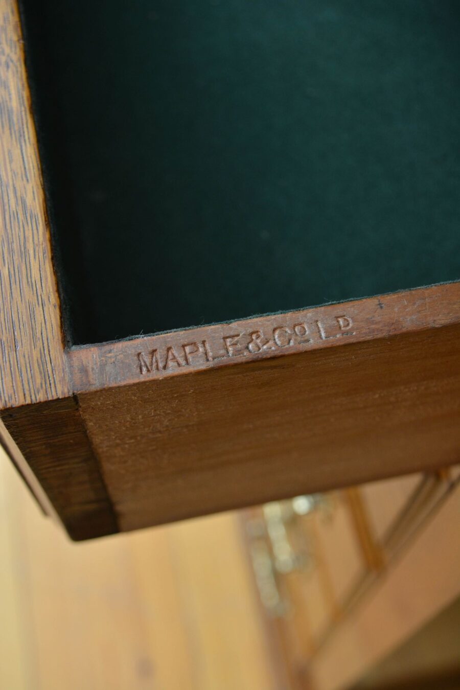 Victorian Maple & Co Oak Pillar Chest of Drawers - Image 5