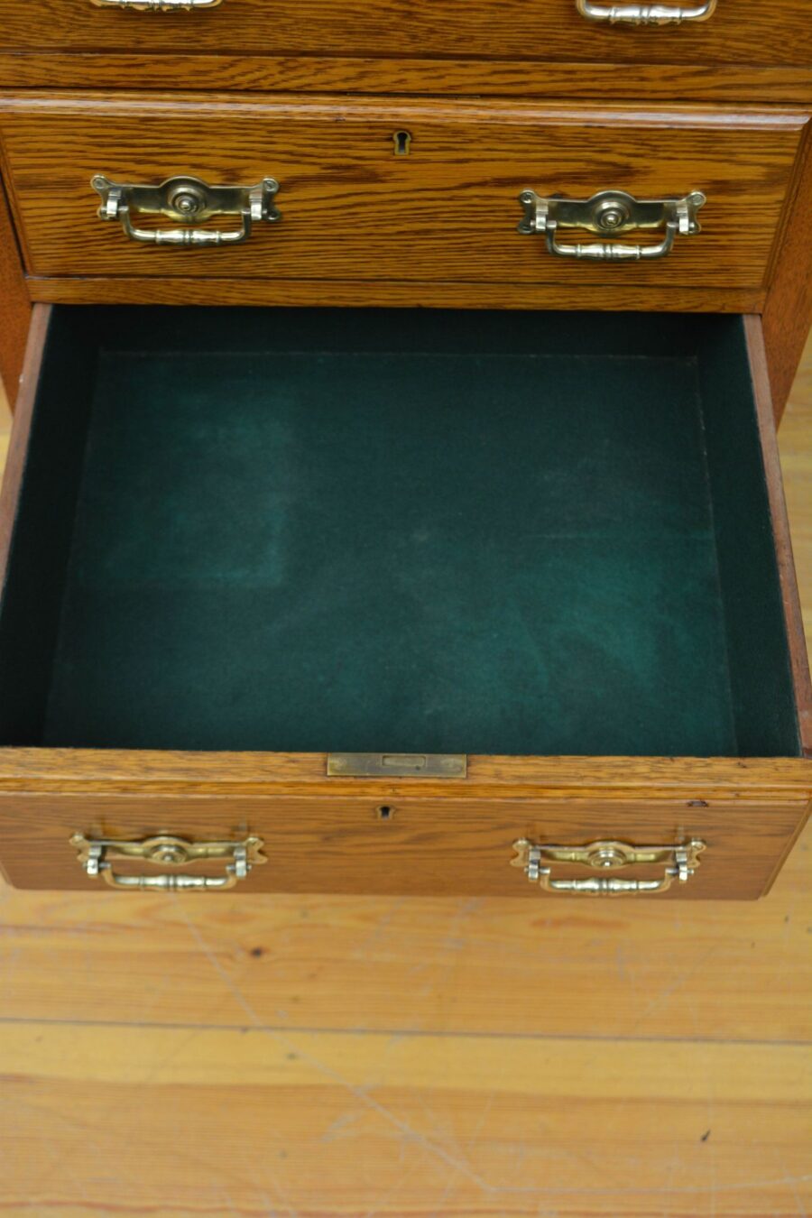 Victorian Maple & Co Oak Pillar Chest of Drawers - Image 6