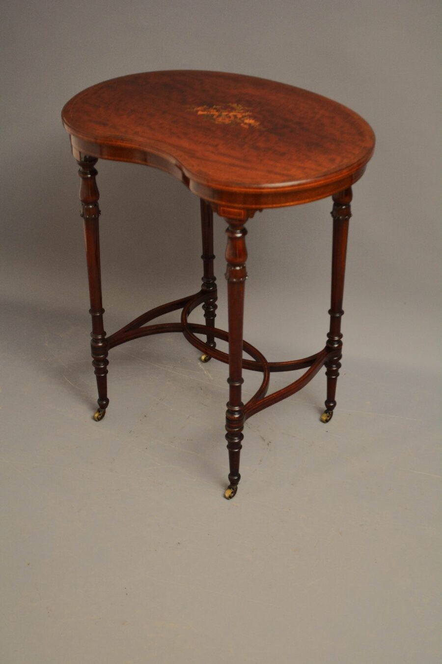 Exquisite Quality Edwardian Occasional Table in Mahogany