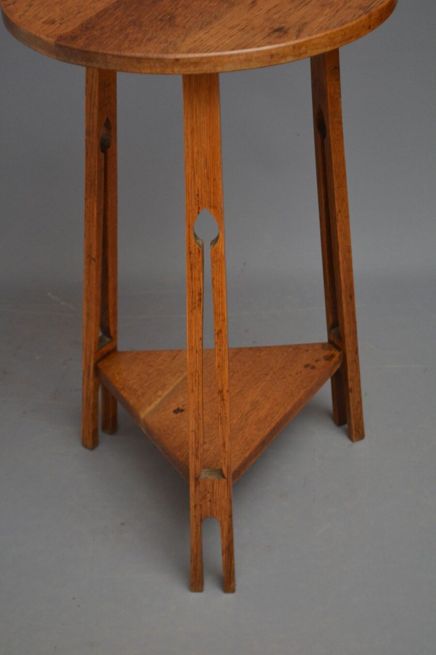 Arts and Crafts Oak Table / Occasional Table - Image 8