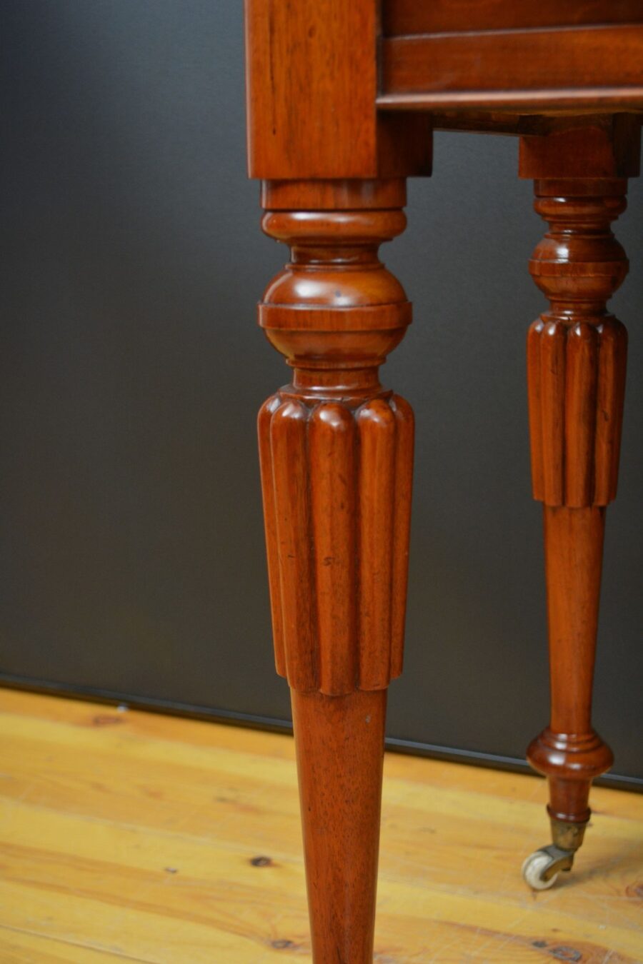English Victorian Mahogany Dressing Table - Image 15