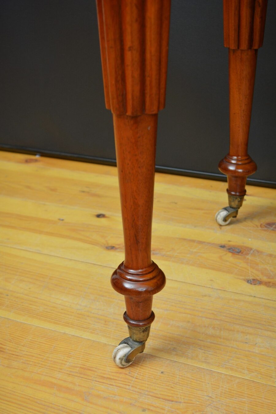English Victorian Mahogany Dressing Table - Image 16