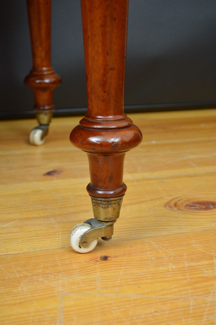 English Victorian Mahogany Dressing Table - Image 17