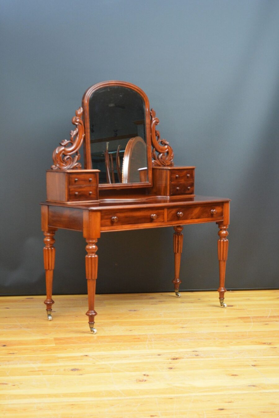 English Victorian Mahogany Dressing Table - Image 3