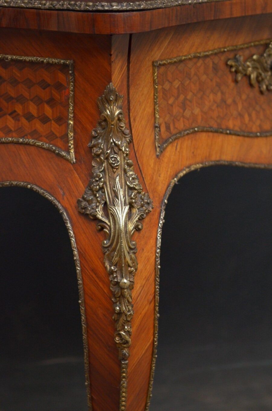 Exceptional Louis XV Design Tulipwood Dressing Table - Image 16