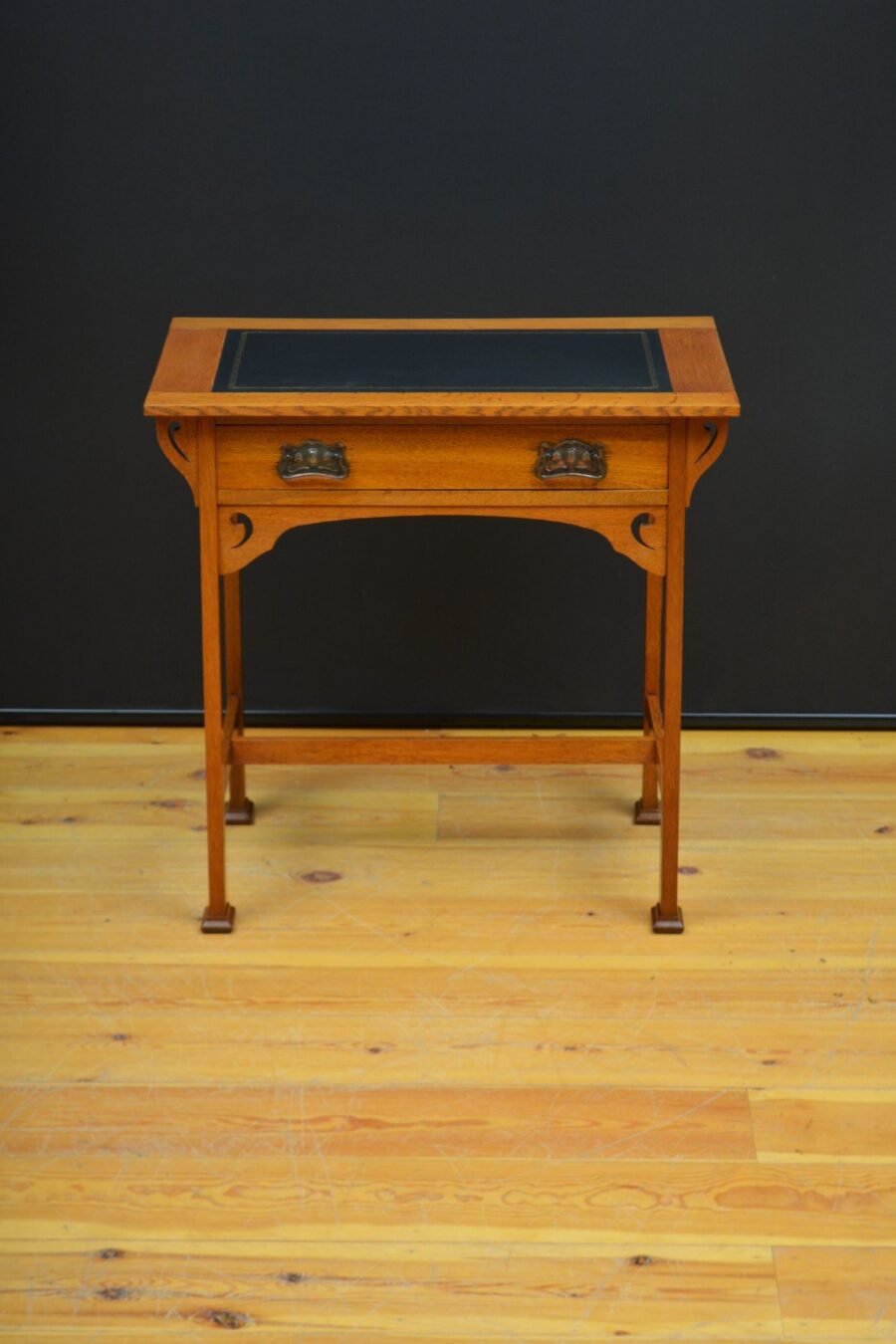 Arts and Crafts Solid Oak Side Table / Writing Table - Image 4