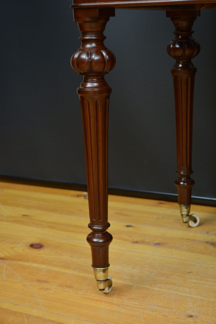 Victorian Mahogany Writing Table / Dressing Table - Image 11