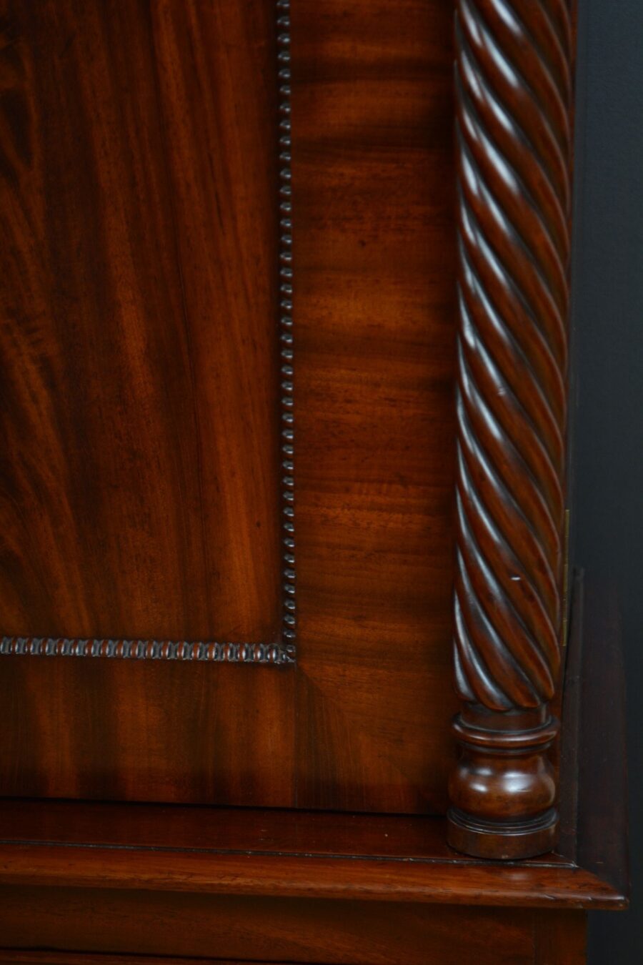 Regency Mahogany Linen Press / Two Door Wardrobe - Image 11