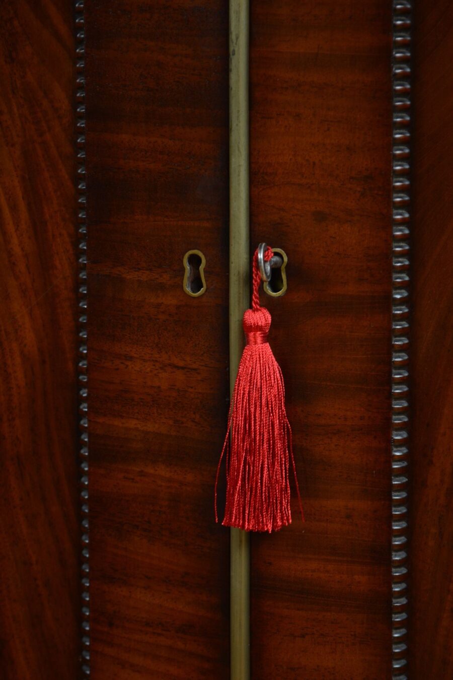 Regency Mahogany Linen Press / Two Door Wardrobe - Image 12