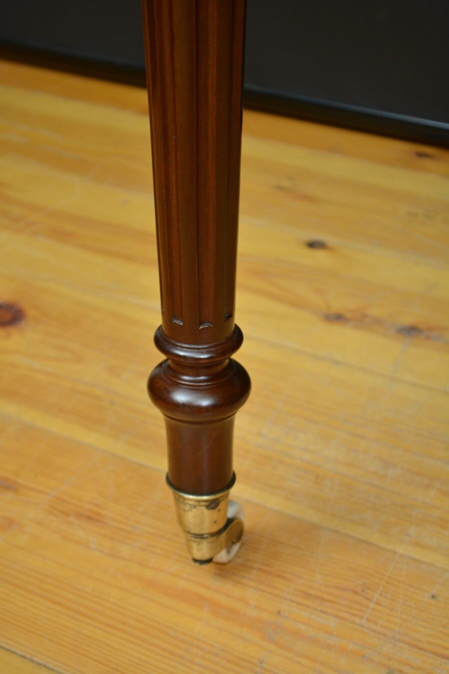 Victorian Mahogany Writing Table / Dressing Table - Image 13