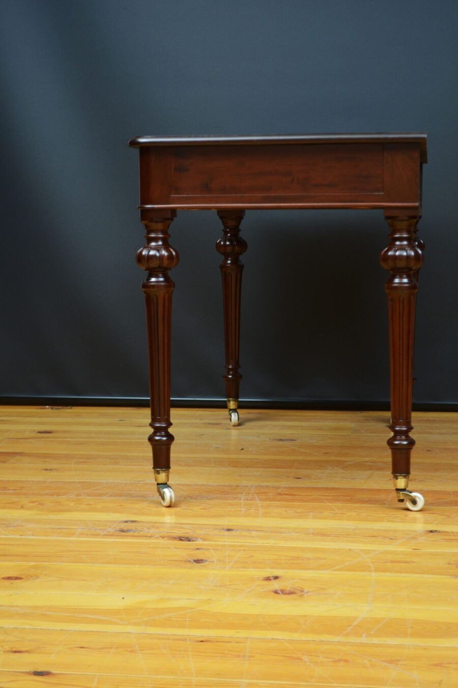 Victorian Mahogany Writing Table / Dressing Table - Image 17