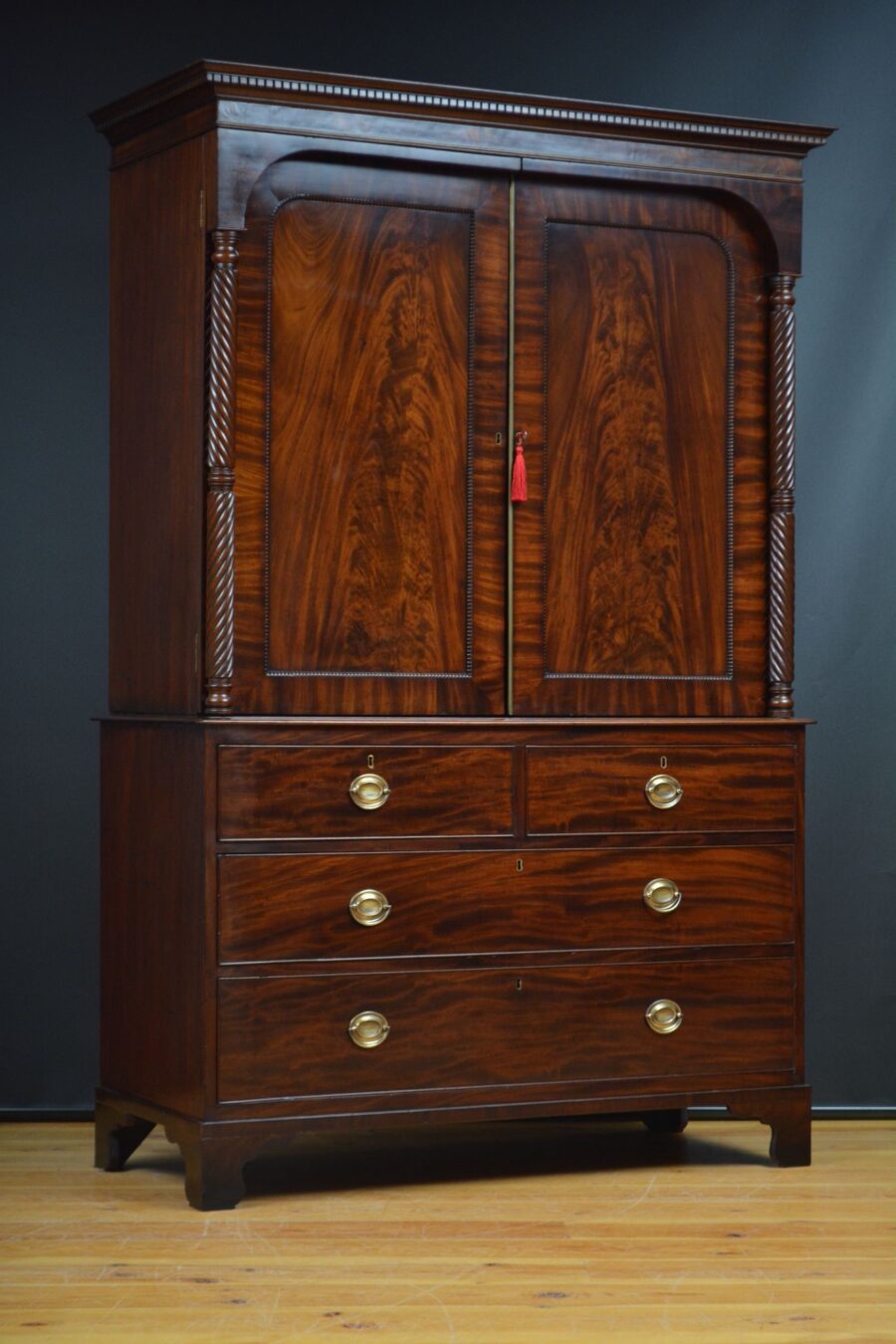 Regency Mahogany Linen Press / Two Door Wardrobe - Image 3