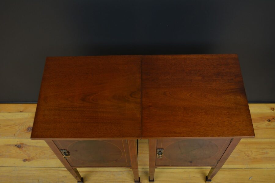 Edwardian Pair of Bedside Cabinets in Mahogany - Image 3