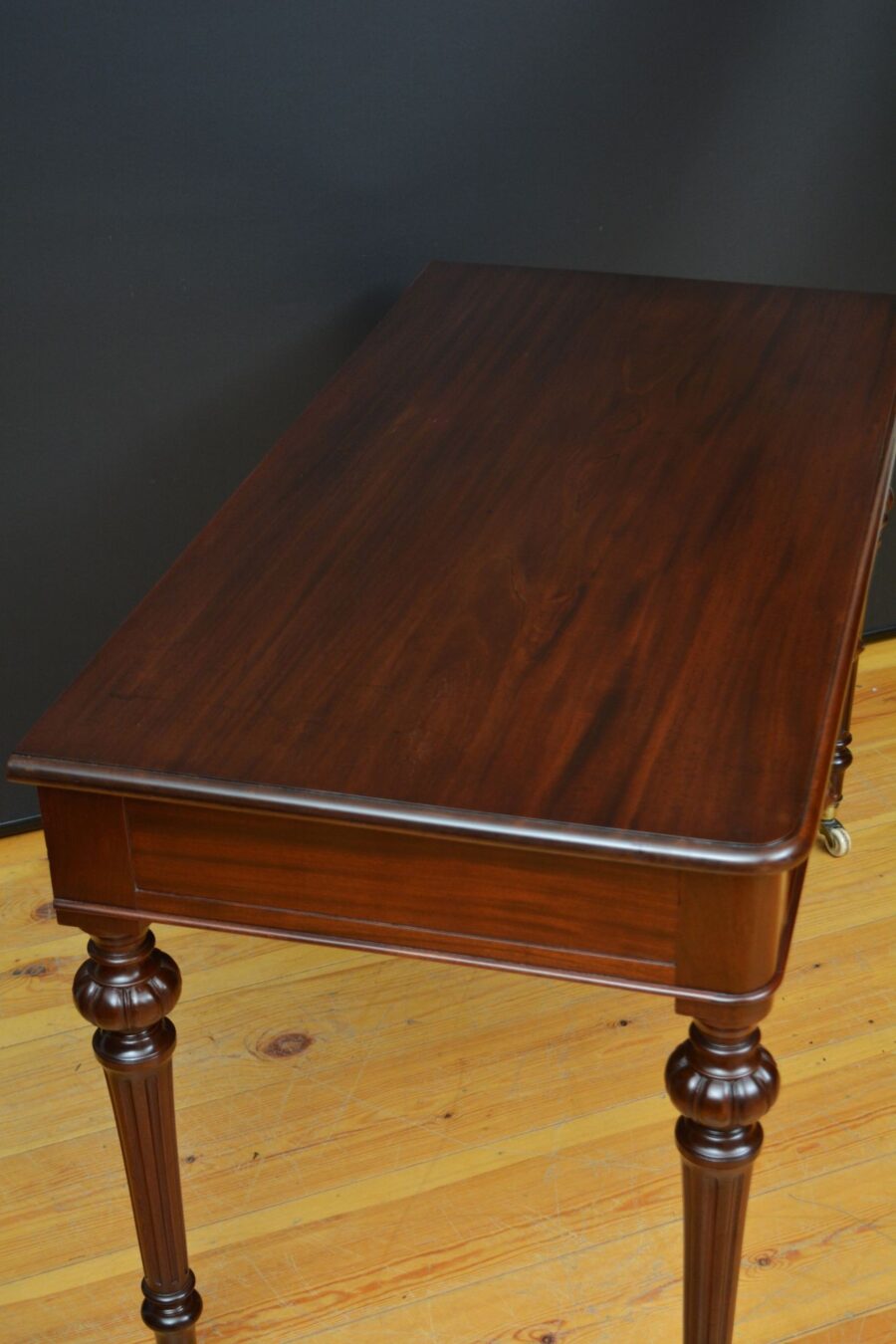 Victorian Mahogany Writing Table / Dressing Table - Image 4