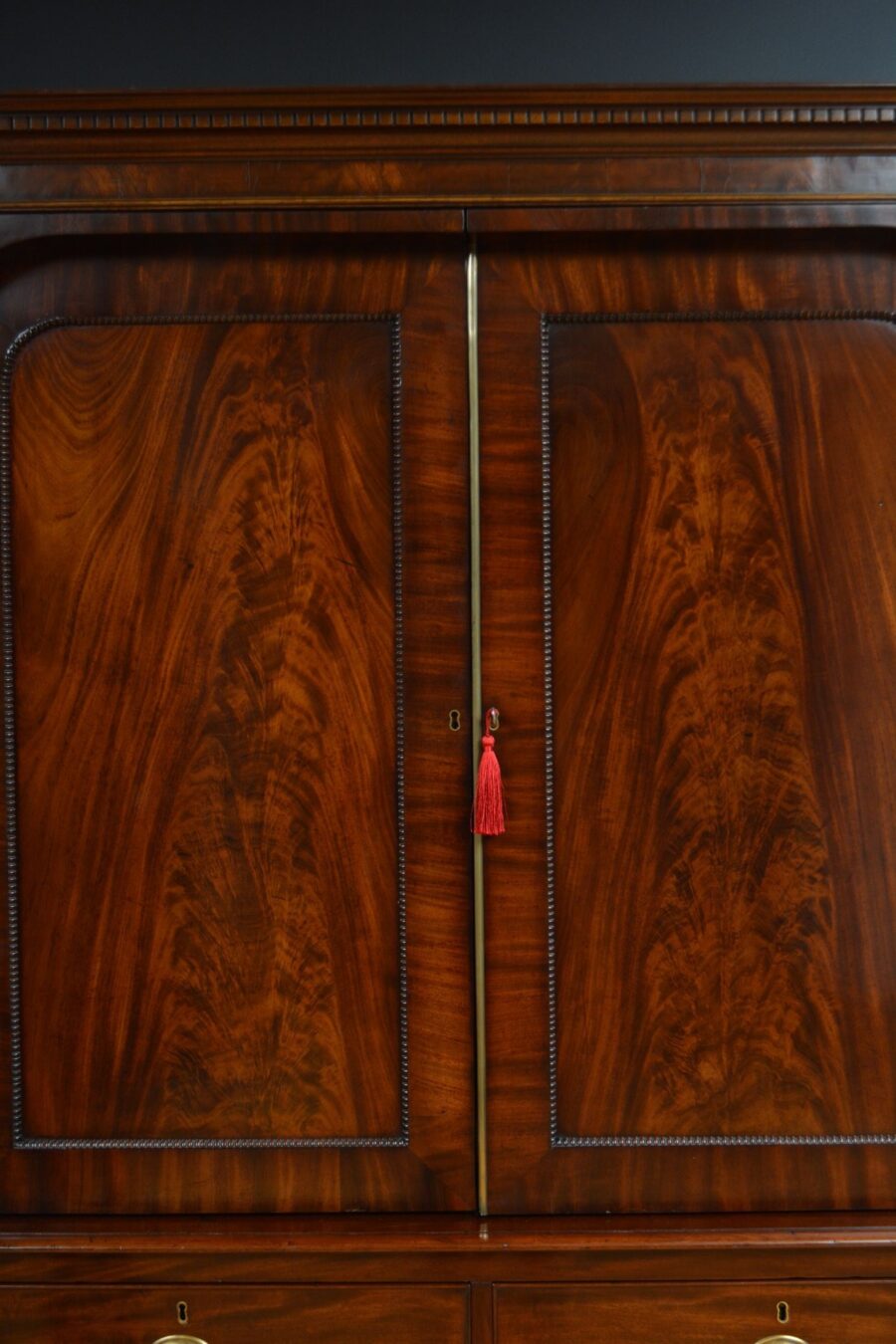 Regency Mahogany Linen Press / Two Door Wardrobe - Image 7
