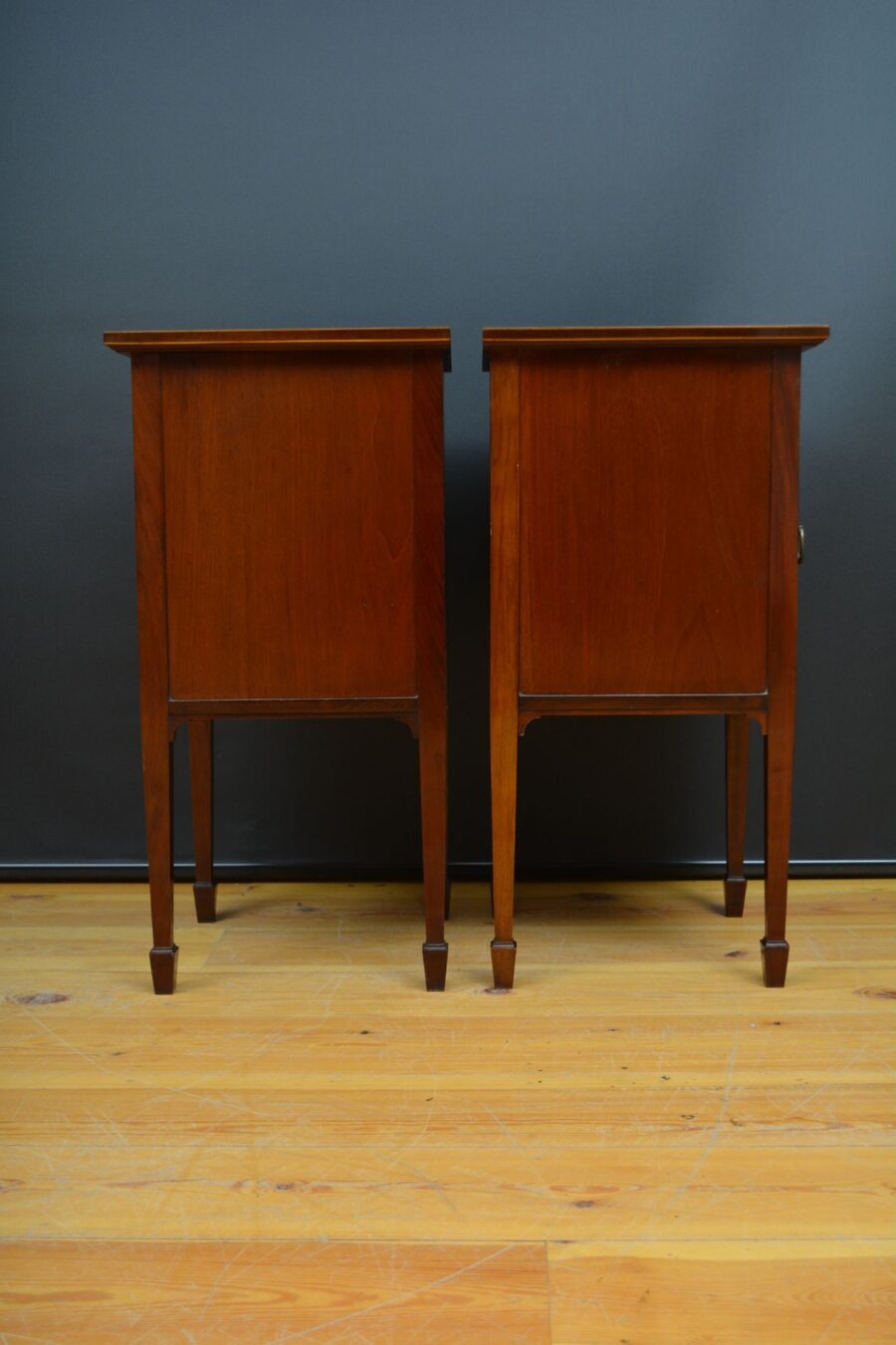 Edwardian Pair of Bedside Cabinets in Mahogany - Image 8