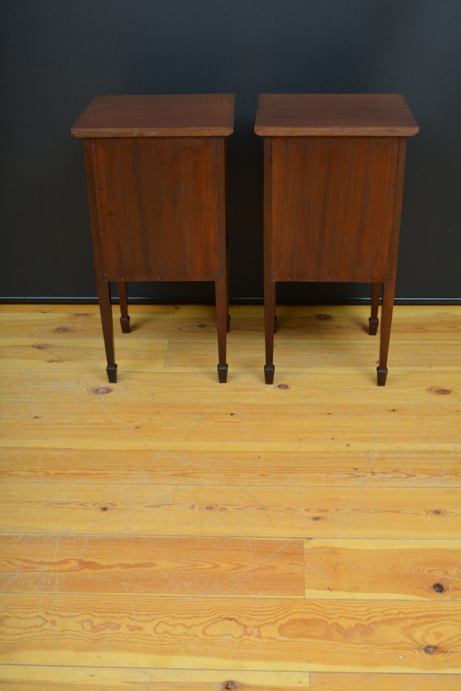 Edwardian Pair of Bedside Cabinets in Mahogany - Image 9