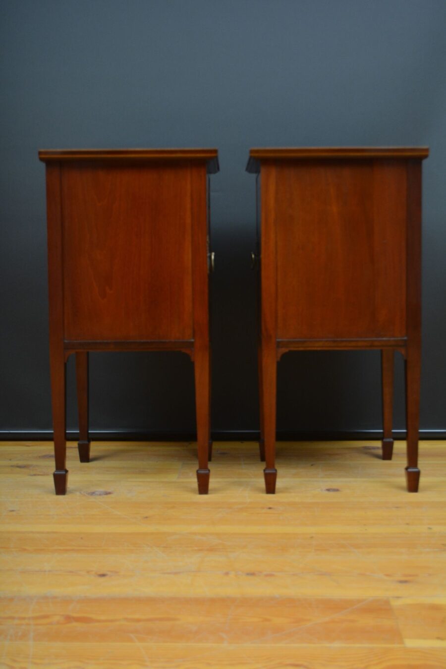 Edwardian Pair of Bedside Cabinets in Mahogany - Image 10