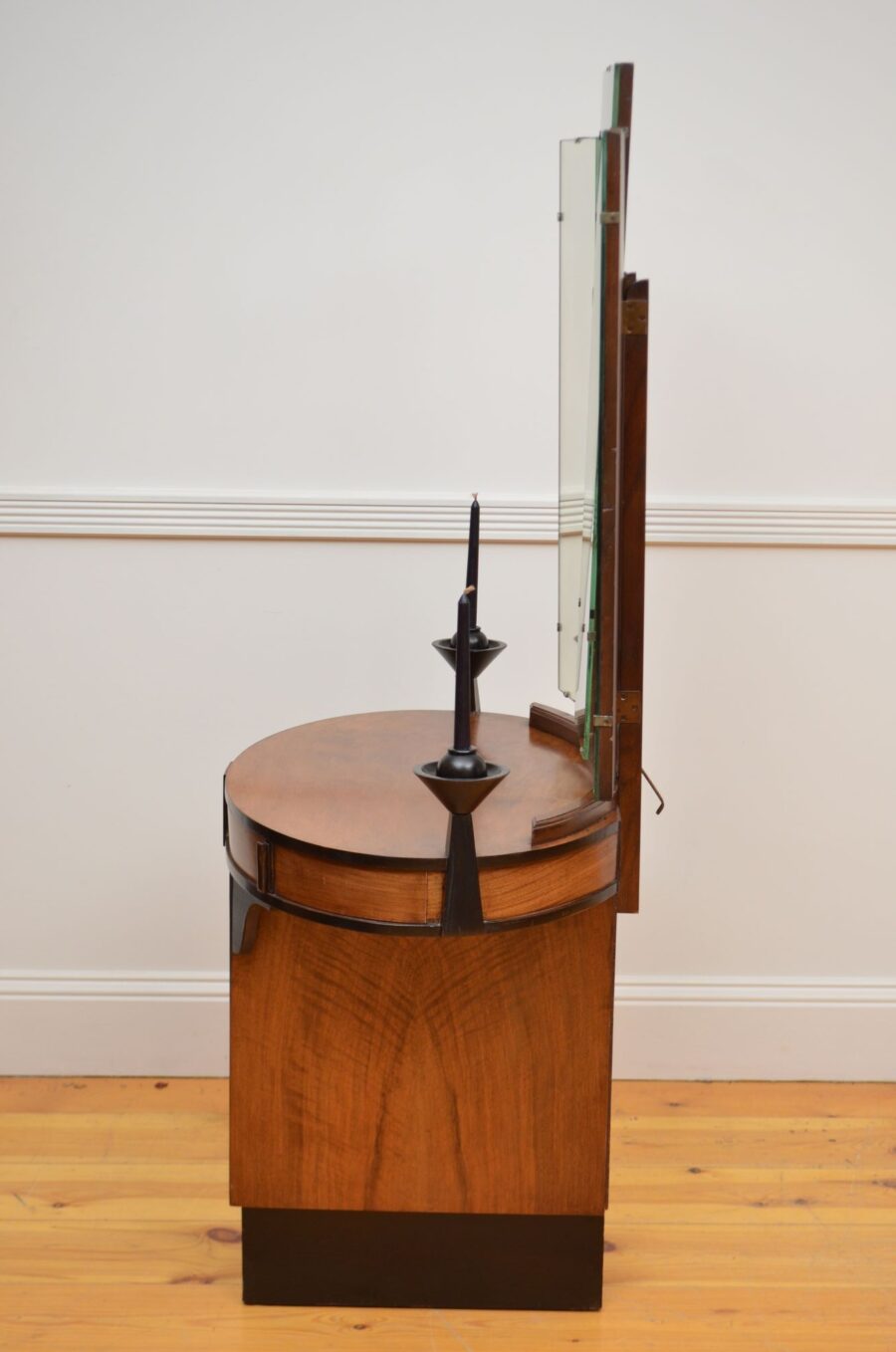 Art Deco Figured Walnut Dressing Chest or Dressing Table - Image 15