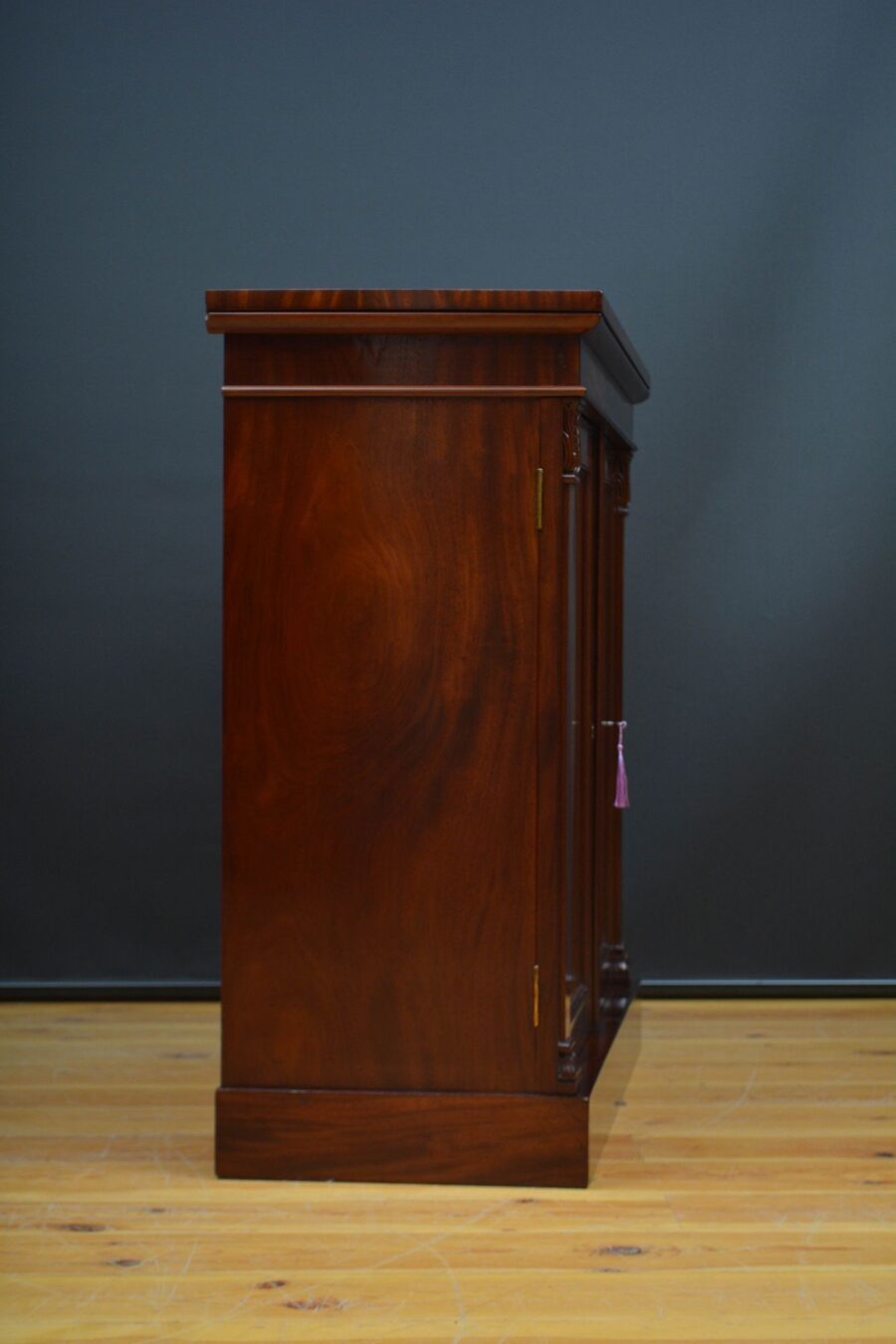 Finest Quality English William IV Two Door Chiffonier in Mahogany - Image 16