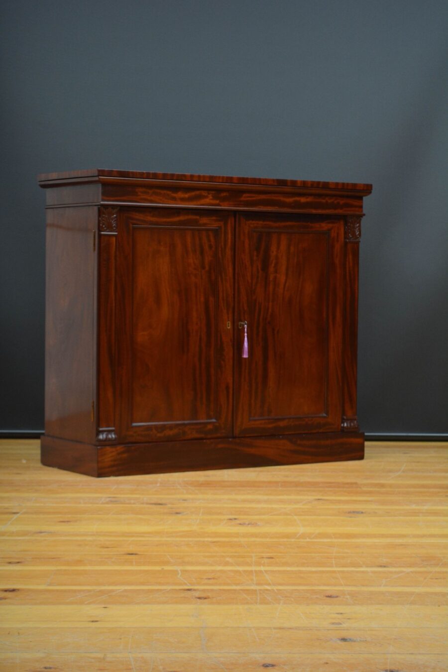 Finest Quality English William IV Two Door Chiffonier in Mahogany - Image 3