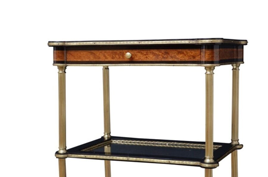 Attractive 19th Century Occasional Table in Thuya Wood - Image 4